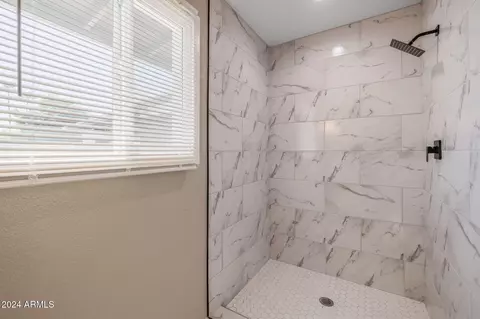 Bath - 3415 W Willow Ave, Phoenix, AZ 85029 photo 3 of 4
