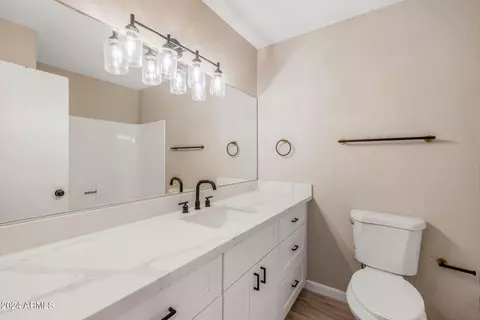 Bath - 3415 W Willow Ave, Phoenix, AZ 85029 photo 4 of 4