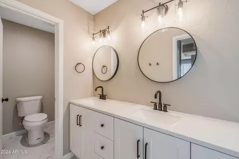 Bath - 3415 W Willow Ave, Phoenix, AZ 85029 photo 2 of 4