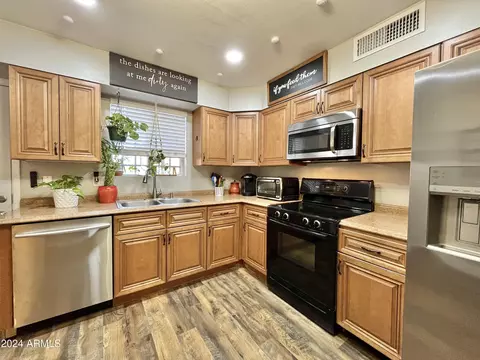 3329 W Del Monico Ln, Phoenix, AZ 85051