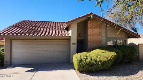 12418 S Oneida Ct, Phoenix, AZ 85044