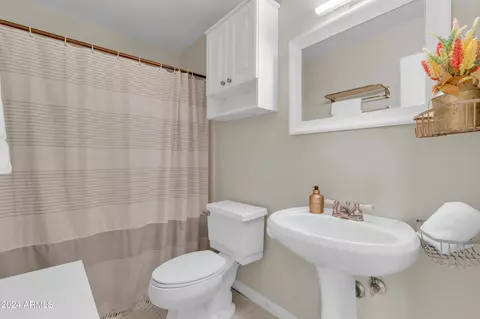 Bath - 1502 E Hermosa Dr, Tempe, AZ 85282 photo 2 of 4
