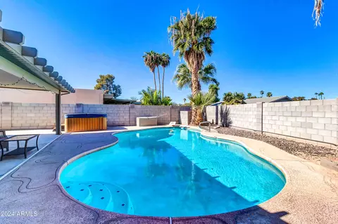 Exterior - 1502 E Hermosa Dr, Tempe, AZ 85282 photo 9 of 12