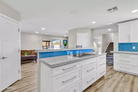 Kitchen - 1502 E Hermosa Dr, Tempe, AZ 85282 photo 3 of 8