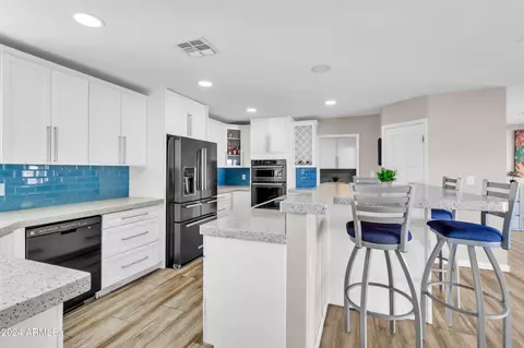 Kitchen - 1502 E Hermosa Dr, Tempe, AZ 85282 photo 7 of 8