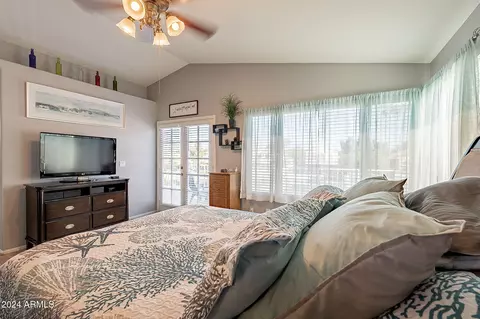 Bedroom - 242 E Stonebridge Dr, Gilbert, AZ 85234 photo 4 of 8