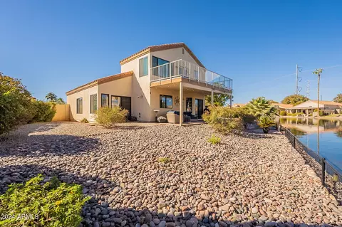 Exterior - 242 E Stonebridge Dr, Gilbert, AZ 85234 photo 7 of 10