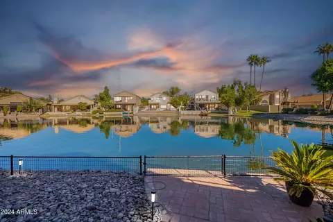 242 E Stonebridge Dr, Gilbert, AZ 85234