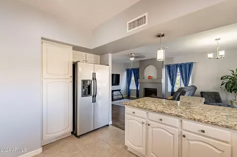 Kitchen - 242 E Stonebridge Dr, Gilbert, AZ 85234 photo 4 of 7
