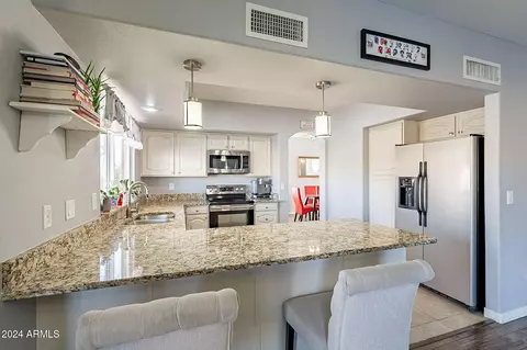 Kitchen - 242 E Stonebridge Dr, Gilbert, AZ 85234 photo 7 of 7