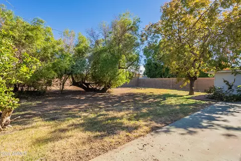 Exterior - 6841 N 15th Pl, Phoenix, AZ 85014 photo 5 of 11