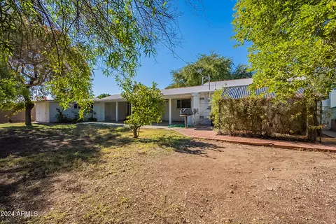 Exterior - 6841 N 15th Pl, Phoenix, AZ 85014 photo 9 of 11