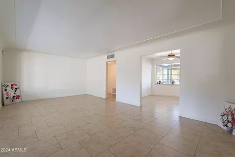 Living - 6841 N 15th Pl, Phoenix, AZ 85014 photo 5 of 9