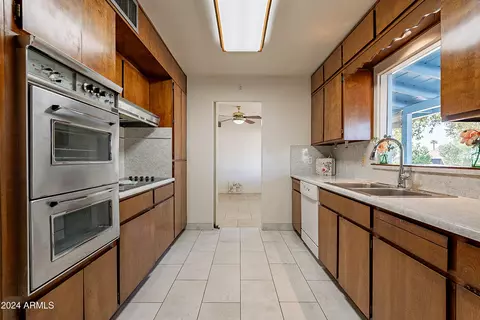 Kitchen - 6841 N 15th Pl, Phoenix, AZ 85014 photo 1 of 5