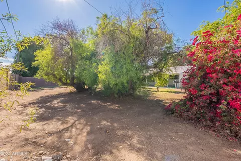 Exterior - 6841 N 15th Pl, Phoenix, AZ 85014 photo 8 of 11