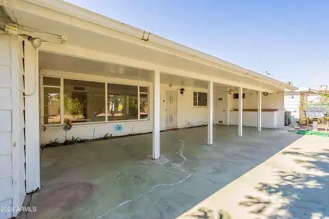 Exterior - 6841 N 15th Pl, Phoenix, AZ 85014 photo 4 of 11