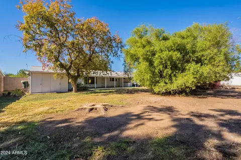 Exterior - 6841 N 15th Pl, Phoenix, AZ 85014 photo 7 of 11