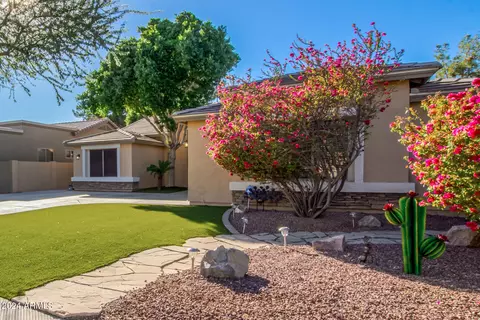 Exterior - 520 S Brett St, Gilbert, AZ 85296 photo 2 of 11