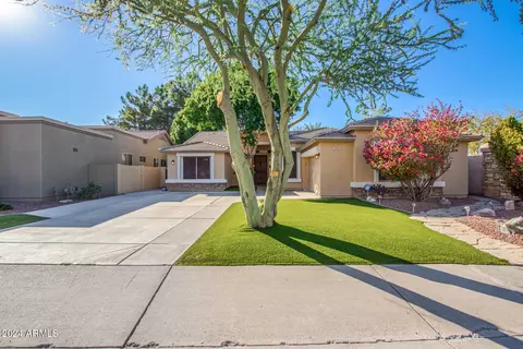 Exterior - 520 S Brett St, Gilbert, AZ 85296 photo 1 of 11