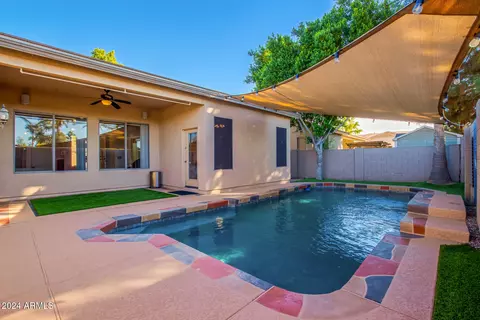 Exterior - 520 S Brett St, Gilbert, AZ 85296 photo 7 of 11