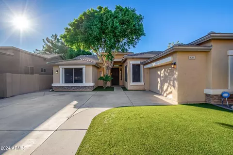 Exterior - 520 S Brett St, Gilbert, AZ 85296 photo 4 of 11