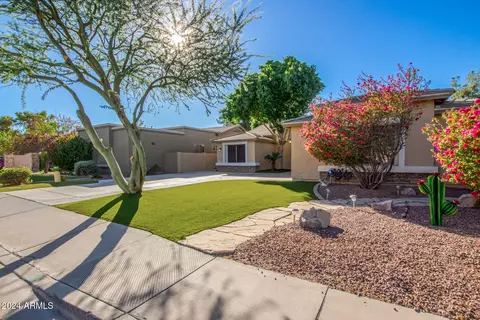 Exterior - 520 S Brett St, Gilbert, AZ 85296 photo 3 of 11