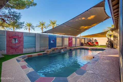 Exterior - 520 S Brett St, Gilbert, AZ 85296 photo 8 of 11