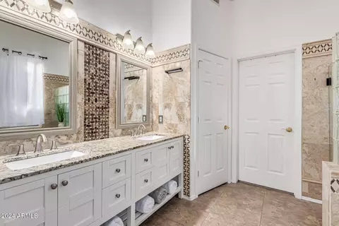 Bath - 520 S Brett St, Gilbert, AZ 85296 photo 5 of 7