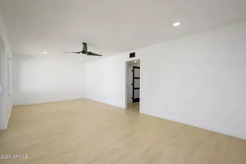 Living - 3155 W Augusta Ave, Phoenix, AZ 85051 photo 3 of 5