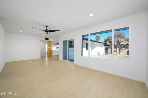 Living - 3155 W Augusta Ave, Phoenix, AZ 85051 photo 4 of 5