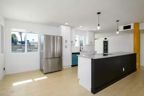 Kitchen - 3155 W Augusta Ave, Phoenix, AZ 85051 photo 4 of 5