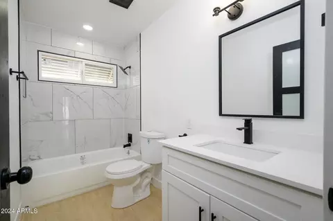 Bath - 3155 W Augusta Ave, Phoenix, AZ 85051 photo 4 of 4