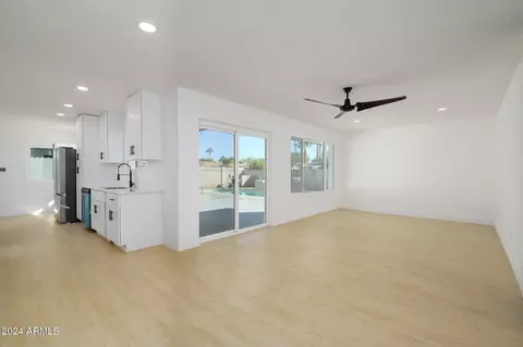 Living - 3155 W Augusta Ave, Phoenix, AZ 85051 photo 2 of 5