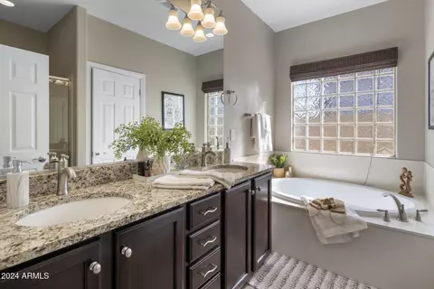 1676 W Cavedale Dr, Phoenix, AZ 85085 photo 4