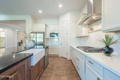 Kitchen - 10728 E Tarragon Ave, Mesa, AZ 85212 photo 6 of 8