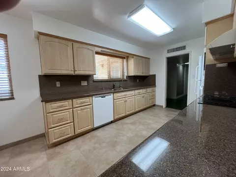 2033 E Laguna Dr, Tempe, AZ 85282 photo 9