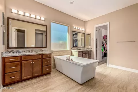 Bath - 1960 E Blackhawk Dr, Gilbert, AZ 85298 photo 2 of 6