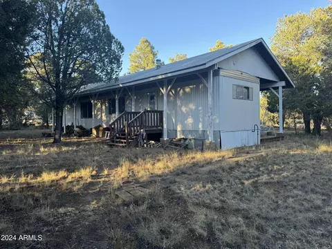 2149 Fishermans Rd, Overgaard, AZ 85933