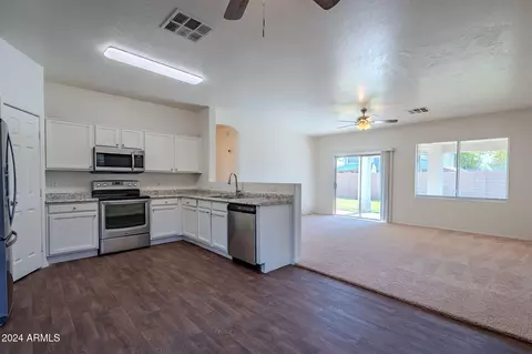 2483 E Del Rio Ct, Gilbert, AZ 85295 photo 3