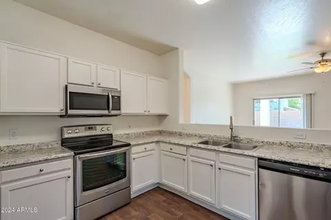2483 E Del Rio Ct, Gilbert, AZ 85295 photo 4
