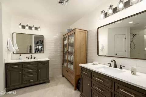 Bath - 5316 E Osborn Rd, Phoenix, AZ 85018 photo 1 of 5
