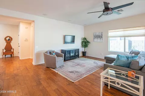 3722 E Matthew Dr, Phoenix, AZ 85050 photo 8