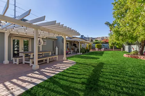 Exterior - 2324 E Shea Blvd, Phoenix, AZ 85028 photo 5 of 13