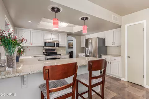 Kitchen - 2324 E Shea Blvd, Phoenix, AZ 85028 photo 2 of 5
