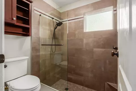 Bath - 2324 E Shea Blvd, Phoenix, AZ 85028 photo 2 of 6