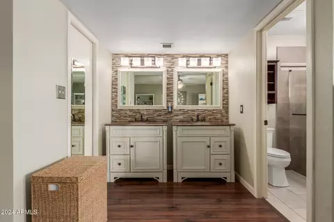 Bath - 2324 E Shea Blvd, Phoenix, AZ 85028 photo 1 of 6