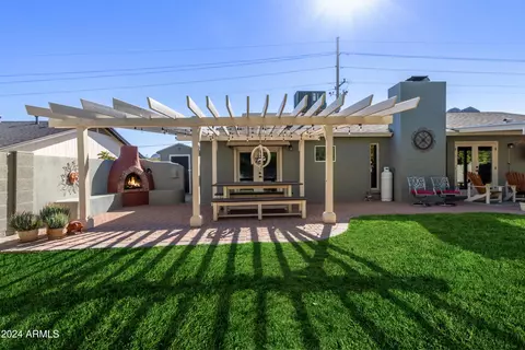 Exterior - 2324 E Shea Blvd, Phoenix, AZ 85028 photo 9 of 13