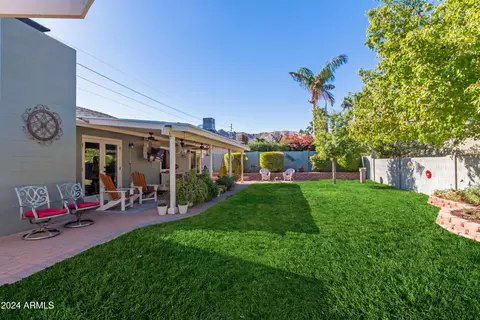 Exterior - 2324 E Shea Blvd, Phoenix, AZ 85028 photo 6 of 13