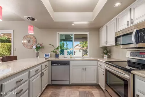 Kitchen - 2324 E Shea Blvd, Phoenix, AZ 85028 photo 3 of 5