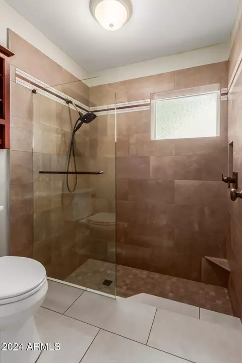 Bath - 2324 E Shea Blvd, Phoenix, AZ 85028 photo 3 of 6